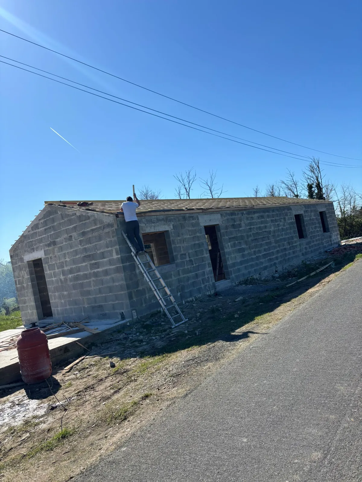 Artisan maçon BB Maçonnerie sur chantier en Vendée